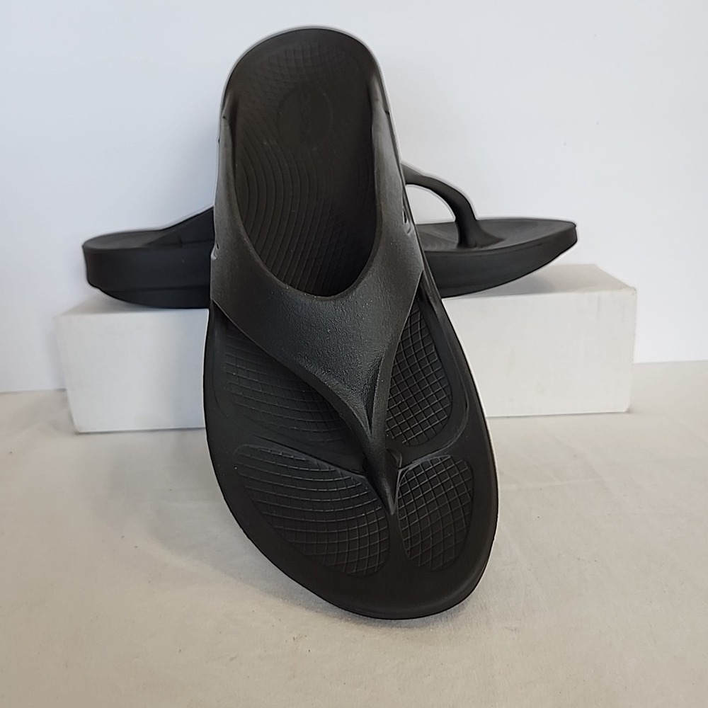 Oofos OOriginal Sandals Men's 13 Women's 15 Black Recovery Flip Flop